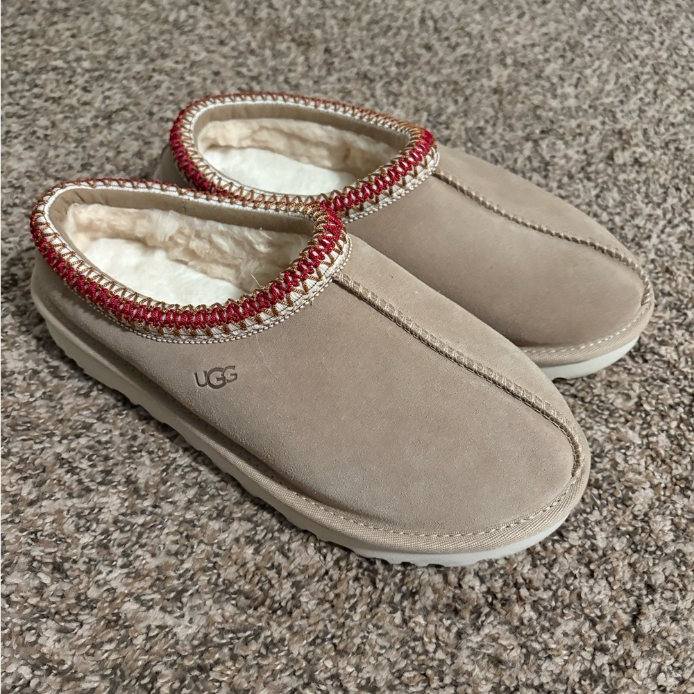 UGG Beige Slippers with Burgundy Trim